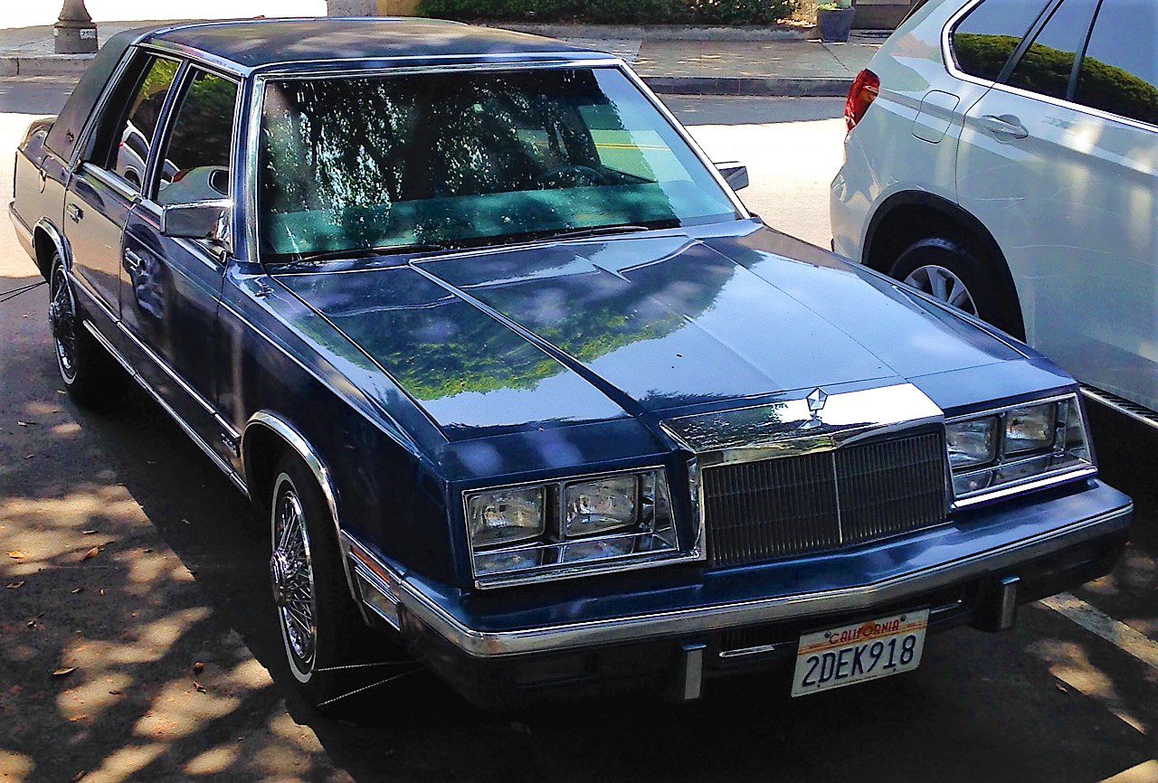 File:1987 Chrysler New Yorker 5th Avenue front.jpg - Wikimedia Commons