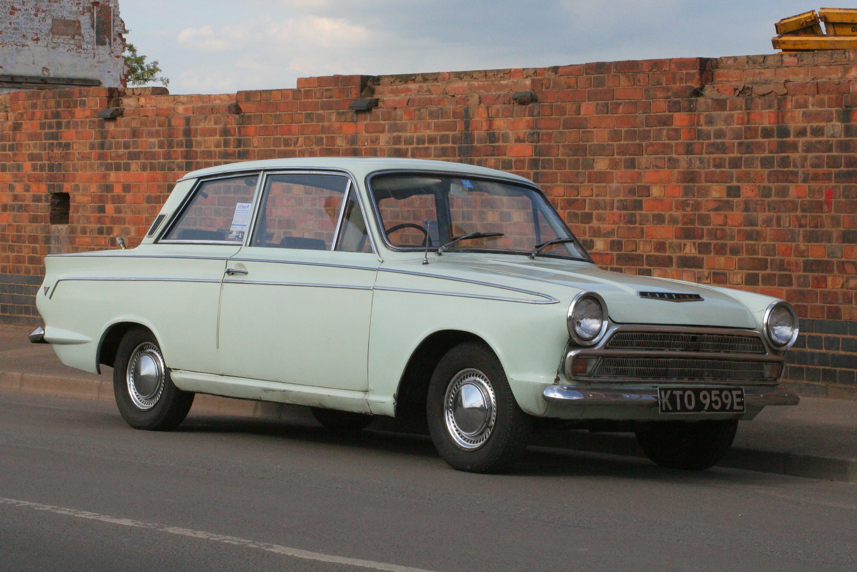 File:Ford Cortina KTO959E.jpg - Wikimedia Commons